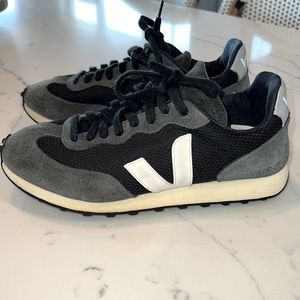 Veja Womens Rio Branco Sneakers Black White/Oxford Gray, US 8 EUR39